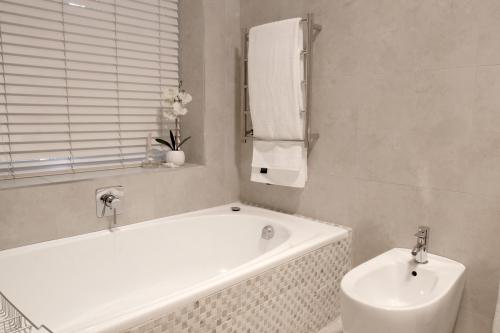 s1-bath-tub