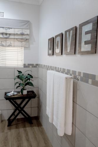 s2-bathroom-2