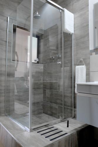 s2-shower